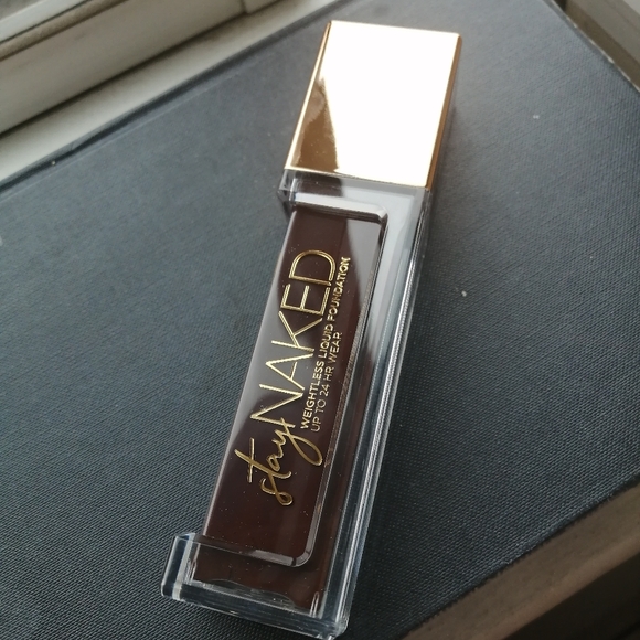 New Urban Decay Stay Naked Weightless Foundation - Picture 3 of 4